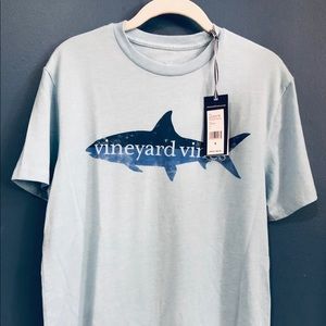 Vineyard Vines SS Bonefish High Low Island T